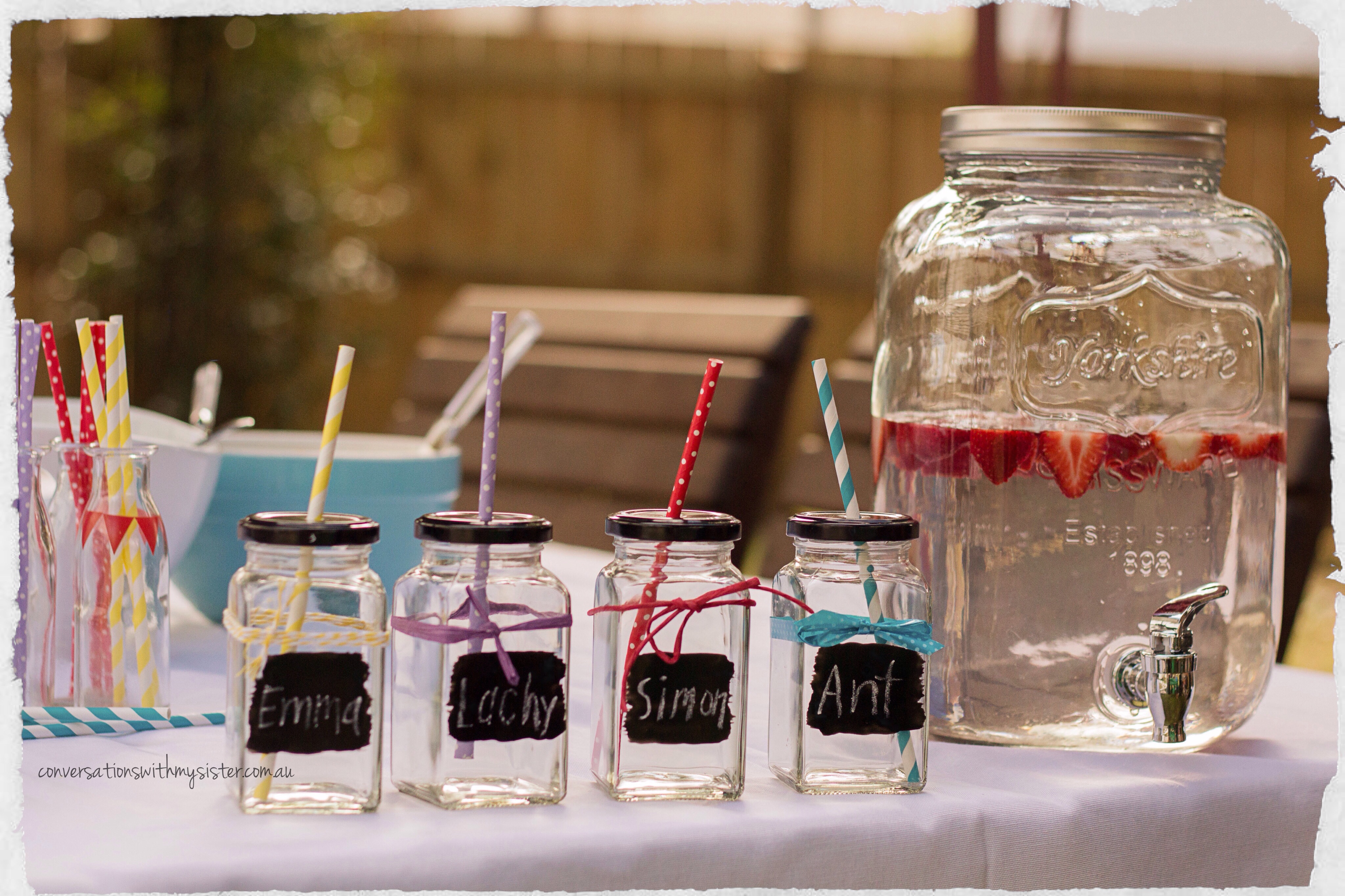 Are you ready to embrace this newly revived and environmentally friendly craze of drinking out of a jar? This repurposing #DIY idea is a fun, simple and sustainable way to jazz up any party or gathering. It will appeal to creative people who are always on the hunt for something a bit quirky and/or are consciously making an effort to reuse single-use items and minimise their contribution to landfill.