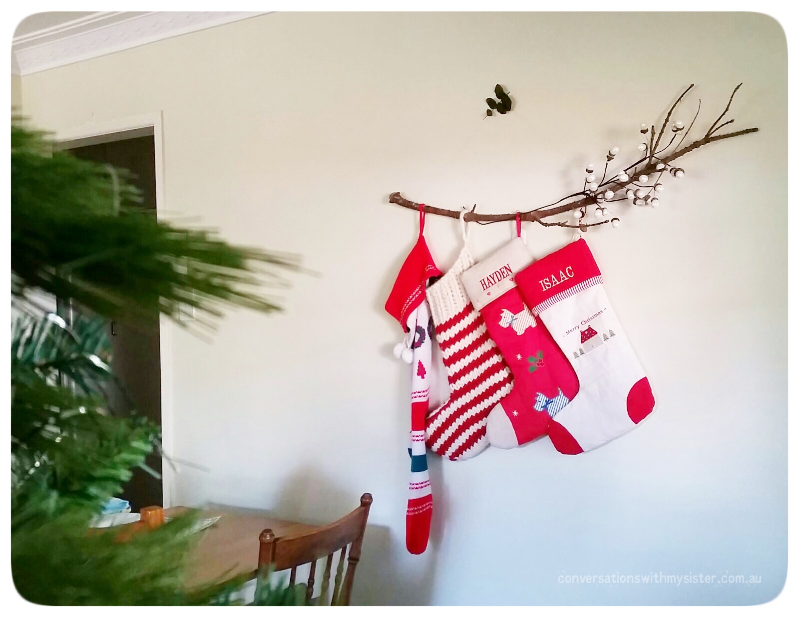 Here are three quirky decorating ideas showing how nature can be incorporated to create your own personalised and simplistic homemade Christmas style. 
